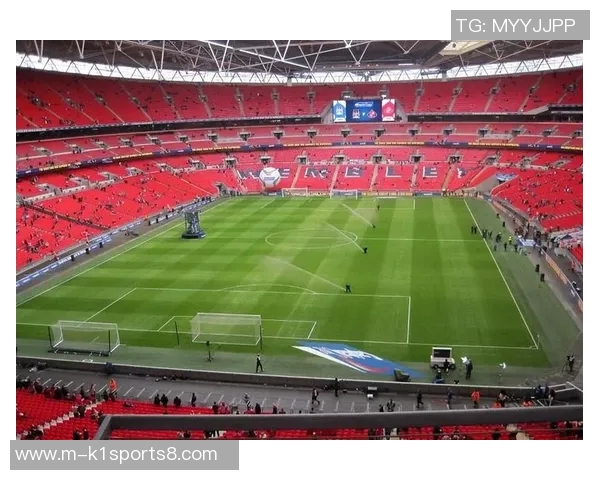 香港足球场的魅力与发展：探寻这片绿茵场上的激情与梦想